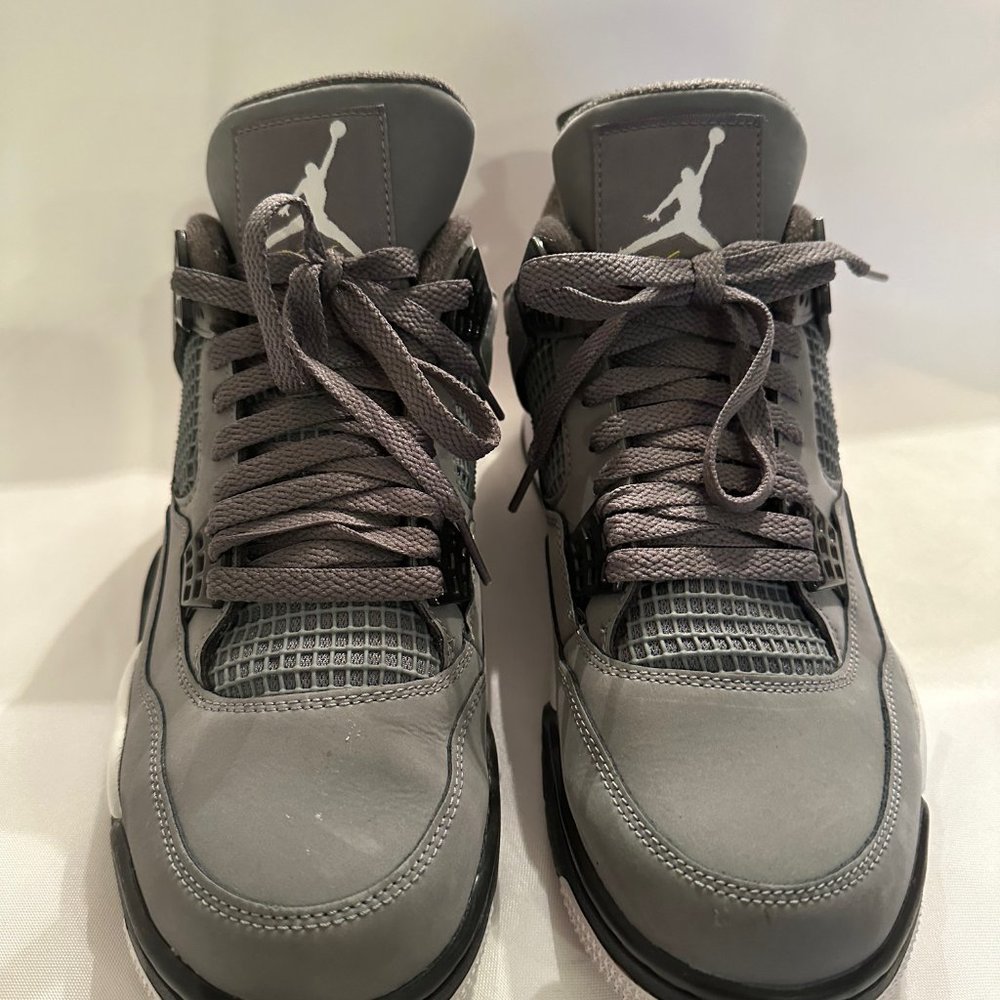 Air Jordan 4 Retro - Size 10 -1/2